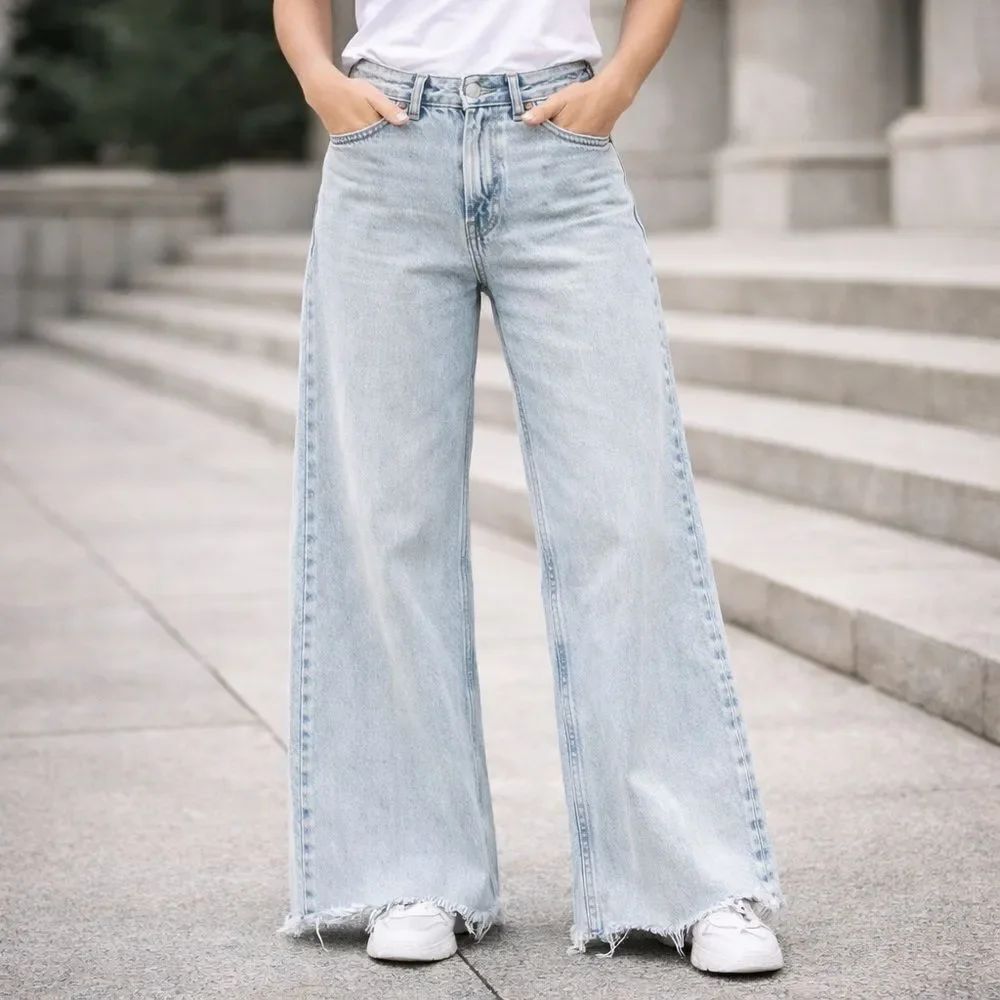 Zara High Waist Extra Wide Leg Frayed Hem Light Wash Jeans 32”